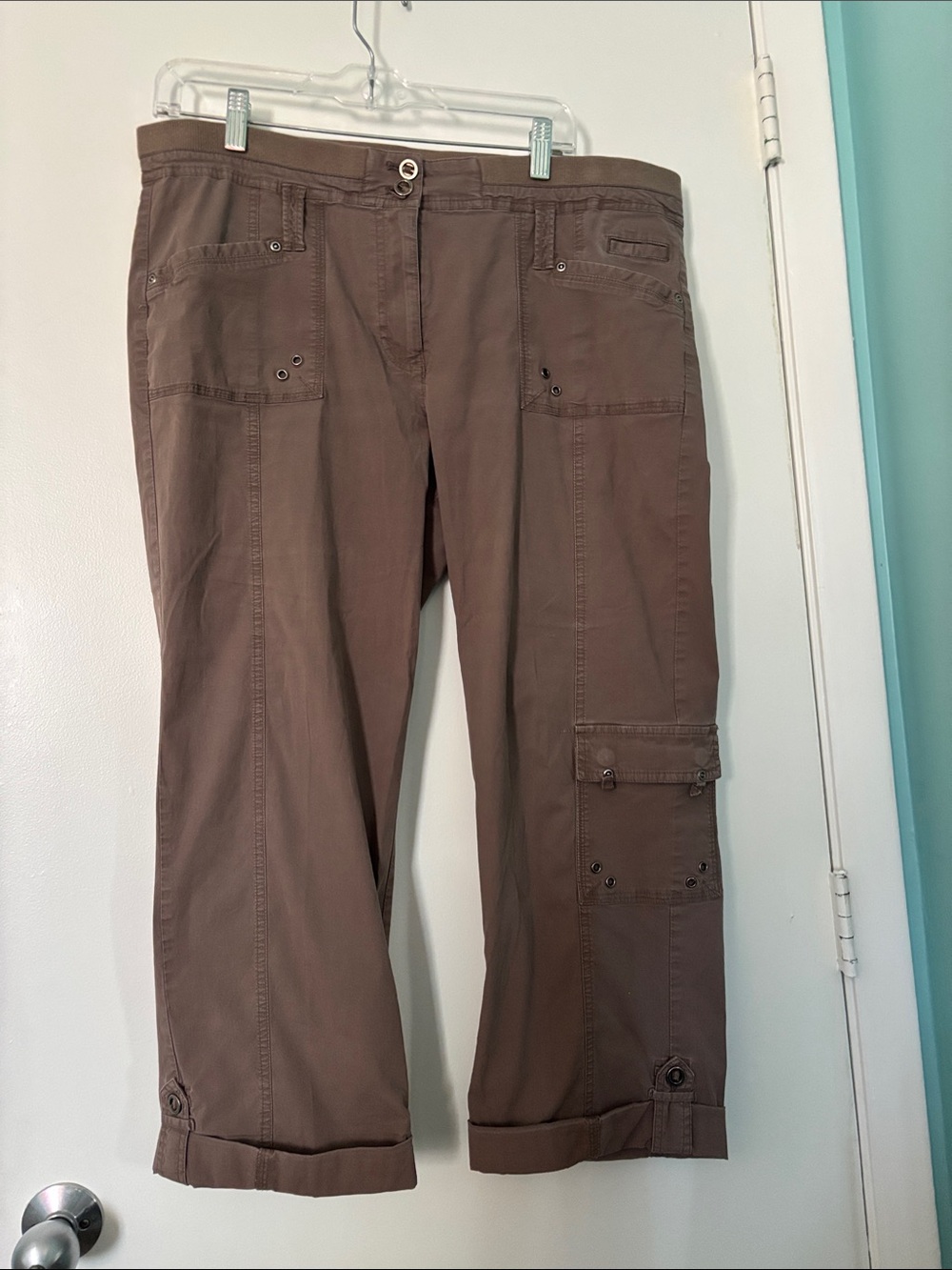 Chicos Cargo Crop Pants in Brown size 2.5 (14/16)